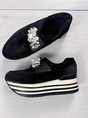 Embossed velvet Black Pearl-Embellished Platform loafers - Women's